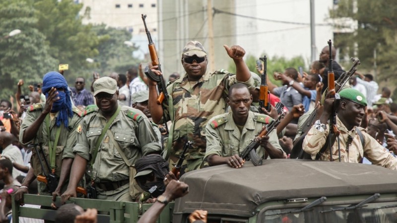 , تفاصيل الانقلاب العسكري في مالي واعتقال المتمردين للرئيس كيتا وأول اعلان للانقلابيين