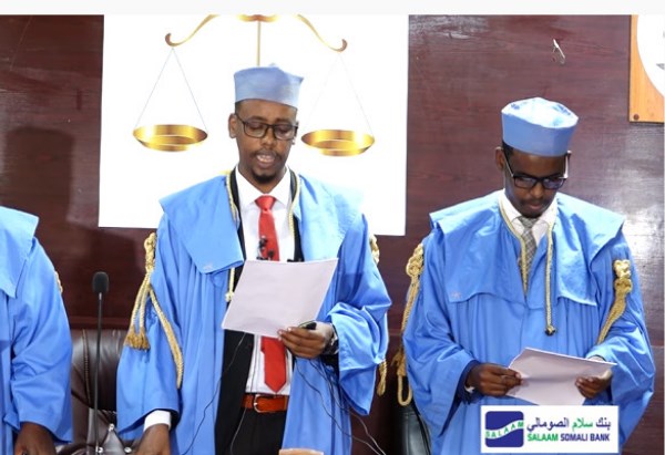 , محكمة صومالية تقضي بسجن مسئولين حكوميين بارزين بتهمة الفساد