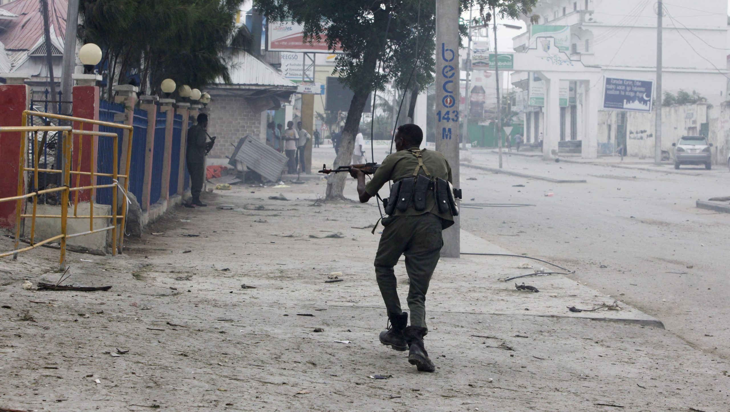 , ضابط متمرد يقتل رجل أعمال ومواطنيين وسط الصومال