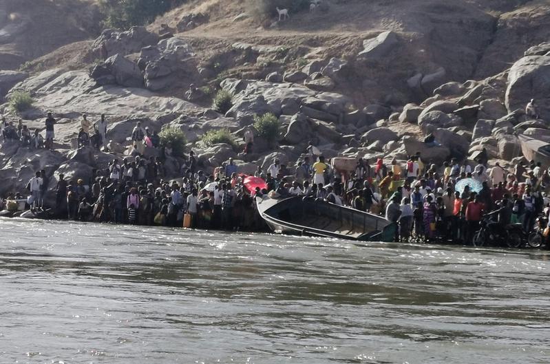 , مئات الإثيوبيين يعبرون النهر إلى السودان فرارا من الحرب في تيغراي