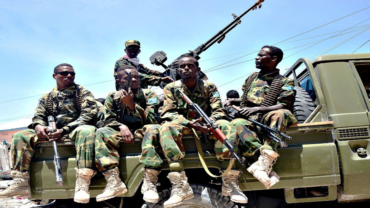 , مقتل وإصابة 13 جنديا صوماليا بالعاصمة مقديشو