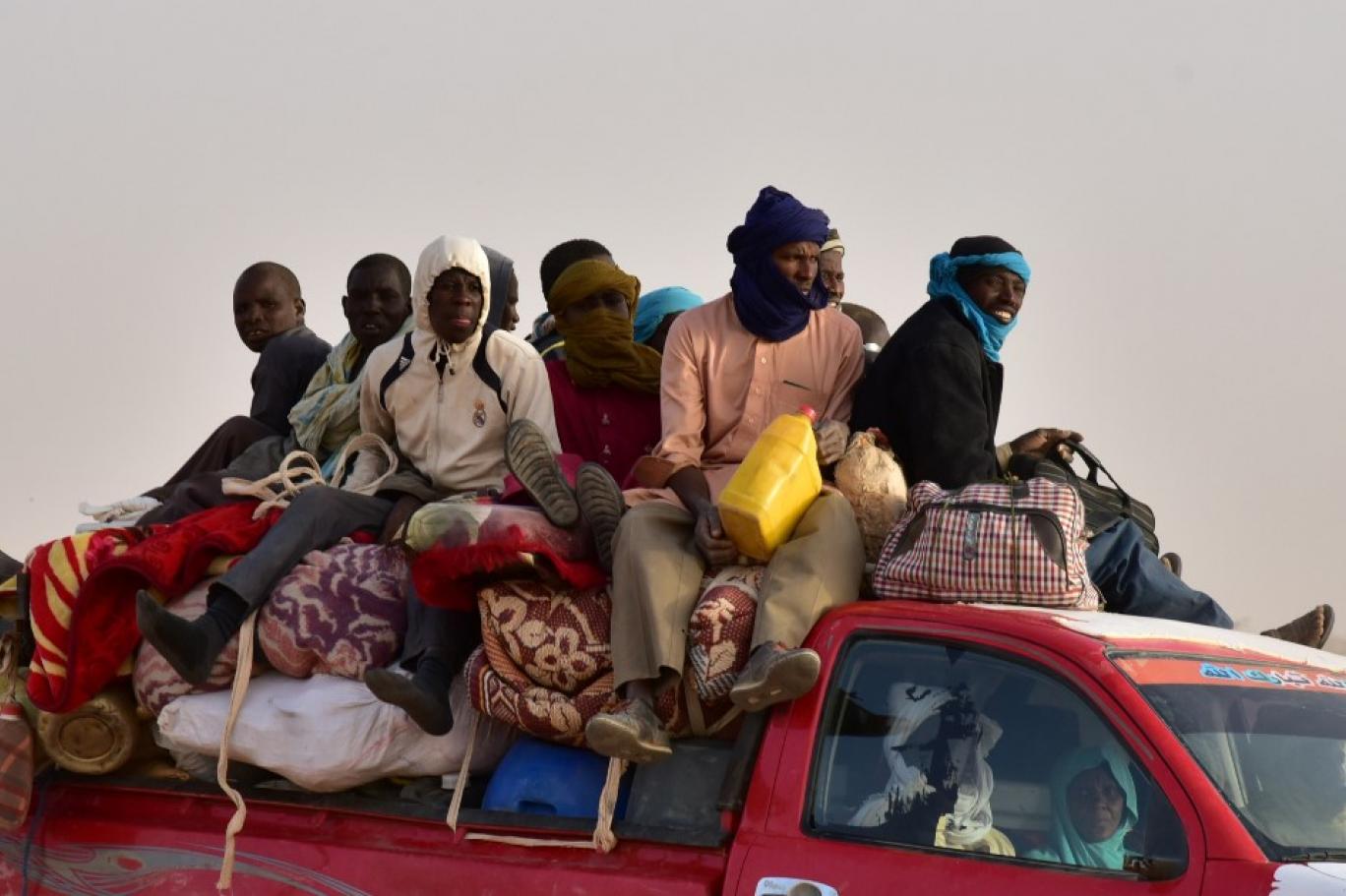 , الجالية الأفريقية في اليمن تشيع عشرات المهاجرين ماتوا حرقاً في صنعاء والصوماليين يستعدون للرحيل