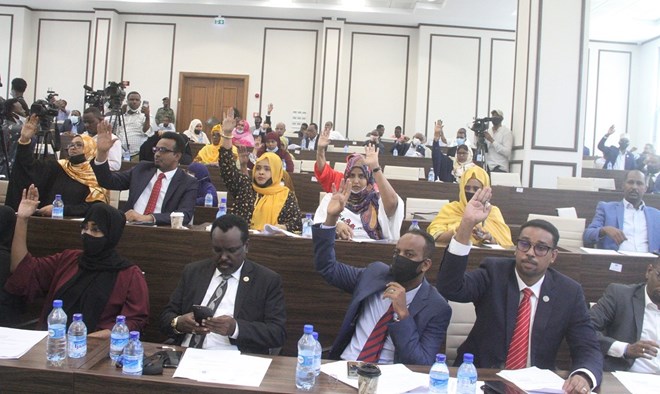 , مجلس الشيوخ يعلن رفضه قرار التمديد ويحذر من جر الصومال إلى المجهول ودعا للعودة فورا لطاولة المفاوضات