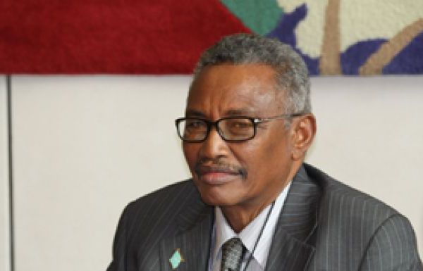 , مسئول صومالي سابق ينتقد رؤساء عدد من الولايات ويتهم الحكومة بمحاربة النظام الفيدرالي