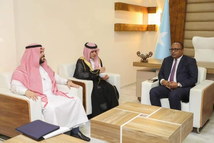 , الصومال والسعودية يبحثان إعادة فتح سفارة المملكة في مقديشو