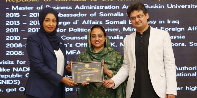 , سفيرة الصومال لدى باكستان تتسلم جائزة أفضل سفيرة للعام 2021