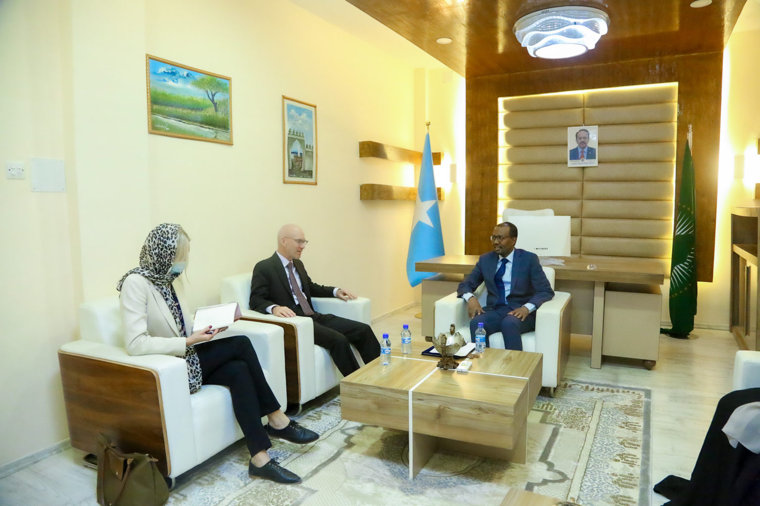 , وزير الخارجية يبحث مع مبعوث الأمم المتحدة قضايا الجفاف والانتخابات في الصومال