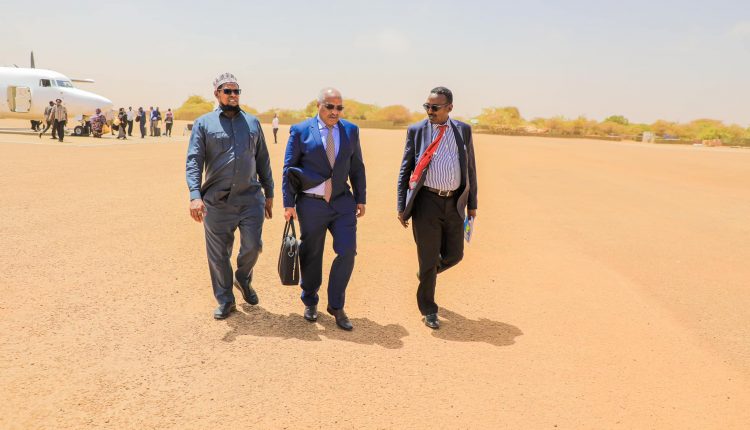 , الصومال.. أعضاء لجنة تقصي الحقائق بشأن الوضع في مدينة “غربهاري” يصلون كسمايو