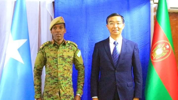 , قائد الجيش الصومالي يبحث مع السفير الصيني تعزيز التعاون