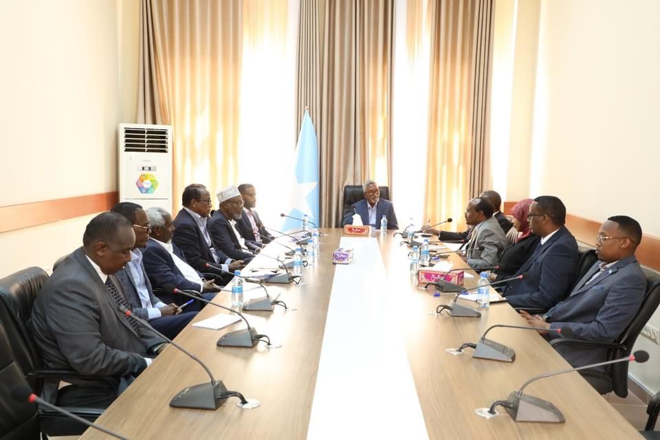 , الصومال.. قيادة مجلس الشيوخ تلتقي مسؤولي المجالس البرلمانية في الولايات