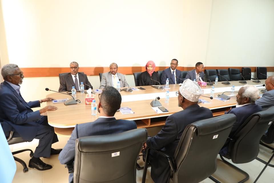 , الصومال.. قيادة مجلس الشيوخ تلتقي مسؤولي المجالس البرلمانية في الولايات