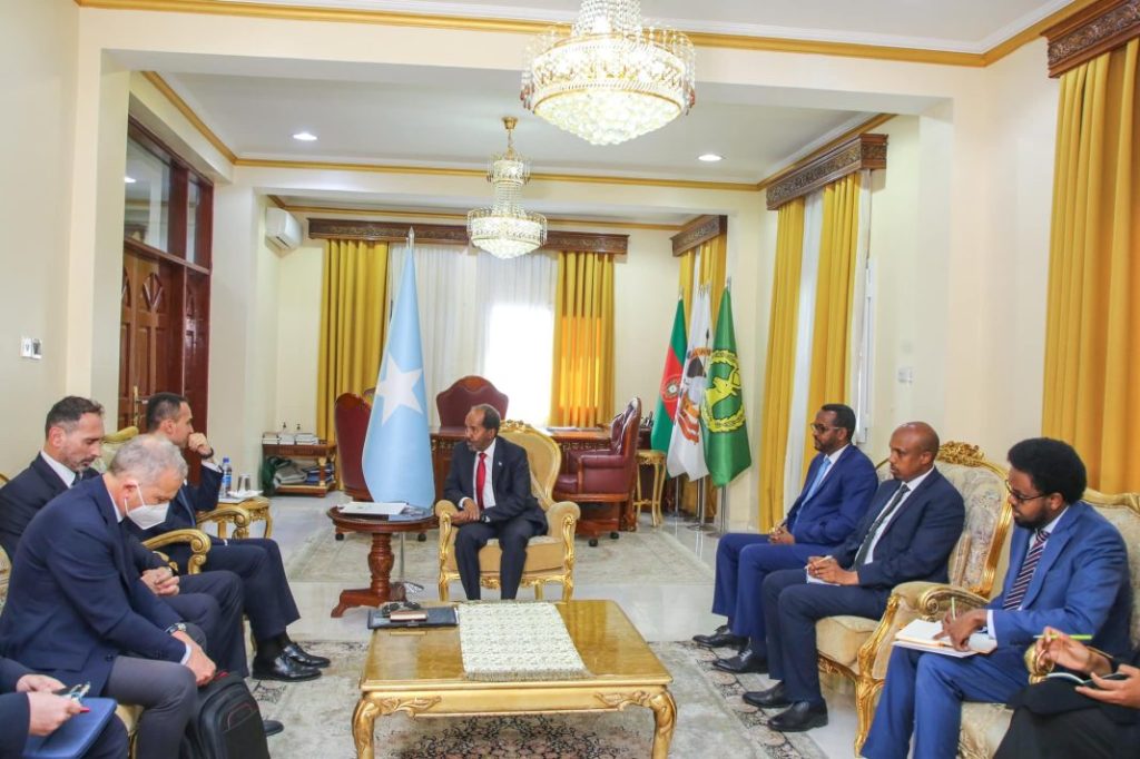 , الرئيس حسن شيخ يستقبل وزير الخارجية الإيطالي في مقديشو