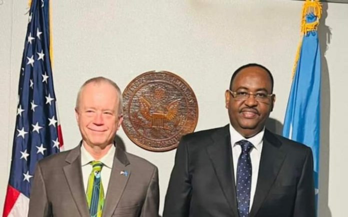 , رئيس ولاية بونتلاند يبحث مع السفير الأمريكي قضايا الأمن والجفاف في الصومال