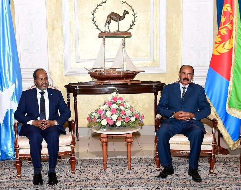 , الرئيس الصومالي حسن شيخ محمود يصل إريتريا ومصادر تكشف تفاصيل وأسباب الزيارة
