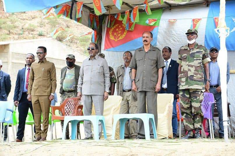 , الرئيس الصومالي يلتقي لأول مرة القوات الصومالية في إريتريا (صور)