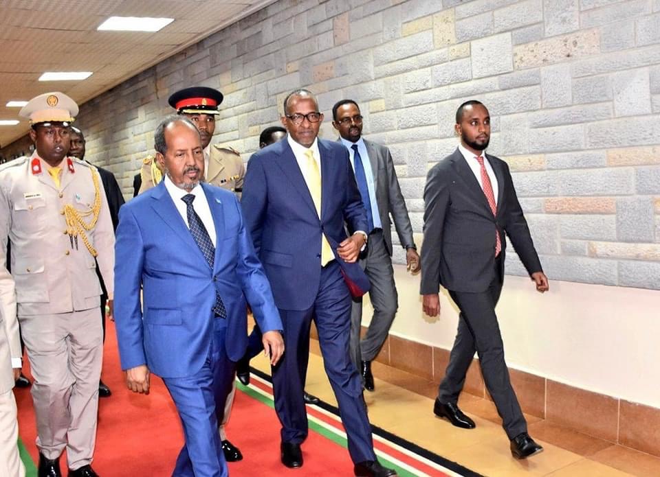 , الرئيس الصومالي يصل نيروبي للمشاركة في حفل تنصيب رئيس كينيا الجديد &#8220;صور&#8221;