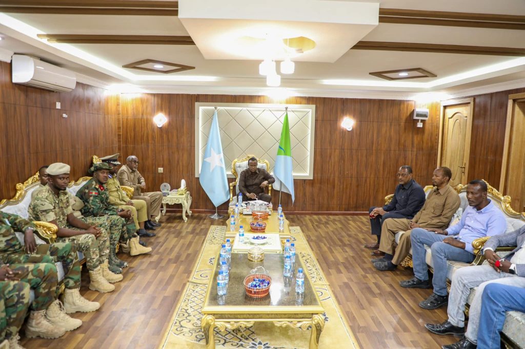 , الصومال.. رئيس هيرشبيلى يوجه بتحرير ماتبقى من مناطق بيد حركة الشباب في الولاية ردا على مجزرة هيران