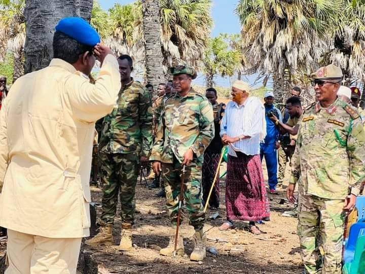 , الصومال.. محافظ هيران يتوعد ضباط وقيادات قال انها تسعى لإفشال الحرب على حركة الشباب