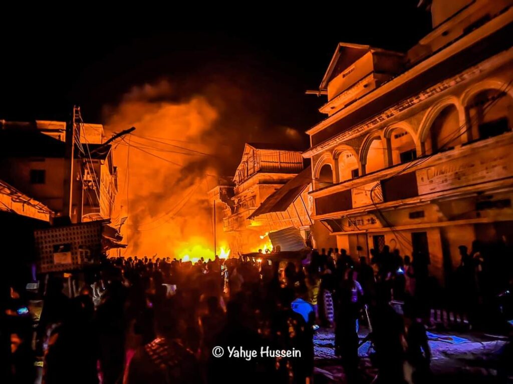 , الصومال.. حريق هائل يلتهم عدة محلات تجارية في كيسمايو