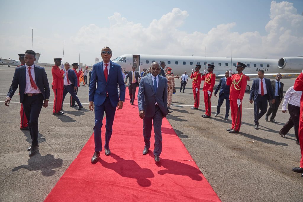 , رئيس ورزاء الصومال يصل جيبوتي وسط استقبال مهيب
