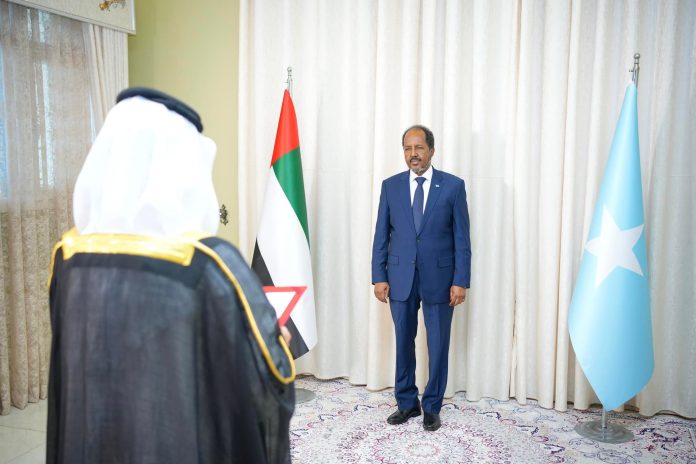 , الرئيس الصومالي يتسلم أوراق اعتماد سفير دولة الإمارات العربية المتحدة