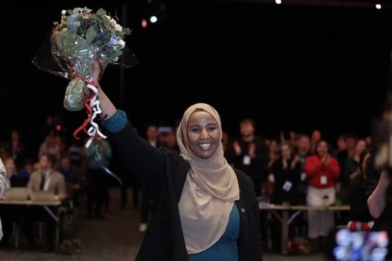 , امرأة صومالية تدخل التاريخ بعد انتخابها نائبة لزعيم حزب اليسار الاشتراكي في النرويج