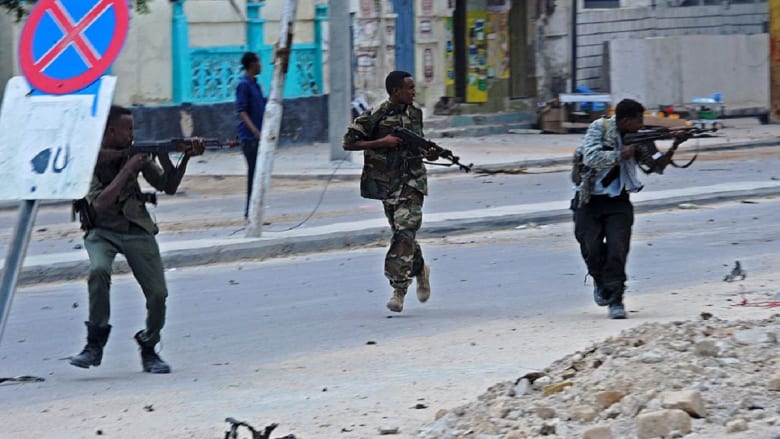 , خبير في السياسات الدولية: الصومال على طريق افغانستان والنزاعات الداخلية أبرز التحديات أمام تشكيل جيش وطنى قوي