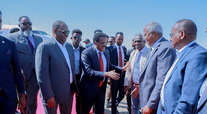 , رئيس الصومال السابق “فرماجو” يصل غرووي لإنشاء تحالف مع ولاية بونت لاند